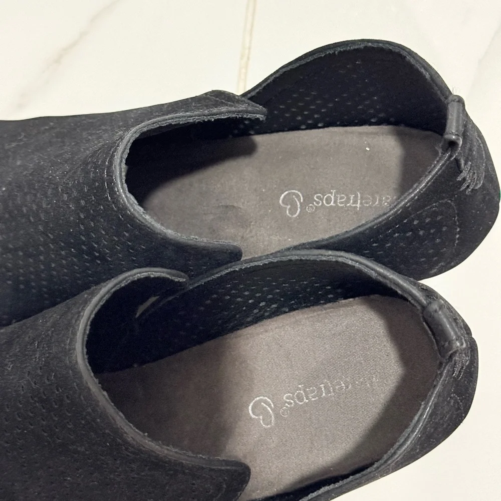 BareTraps Black Perforated Leather Ankle Booties‎ with Wood Heel 9M